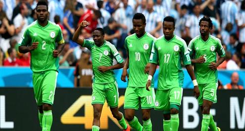 منتخب نيجيريا يستأنف تدريباته عقب حل النزاع المالي مع اتحاد الكرة النيجيري 